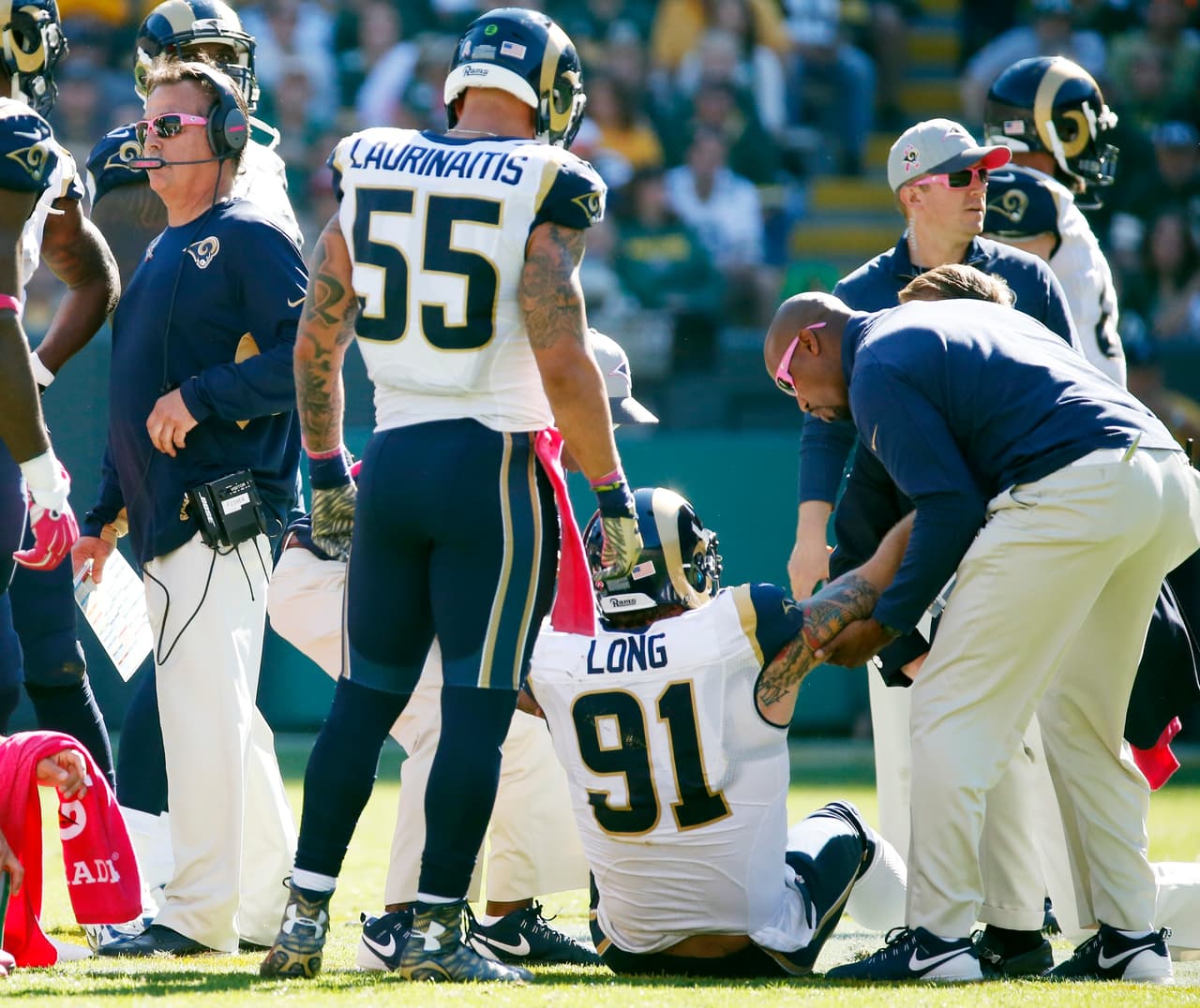 A pesar de dos rarísimas intercepciones en casa, Aaron Rodgers fue salvado por gran actuación de la defensiva para que los Packers vencieran 24-10 a los Rams, aquí las mejores imágenes (AP-NFL).