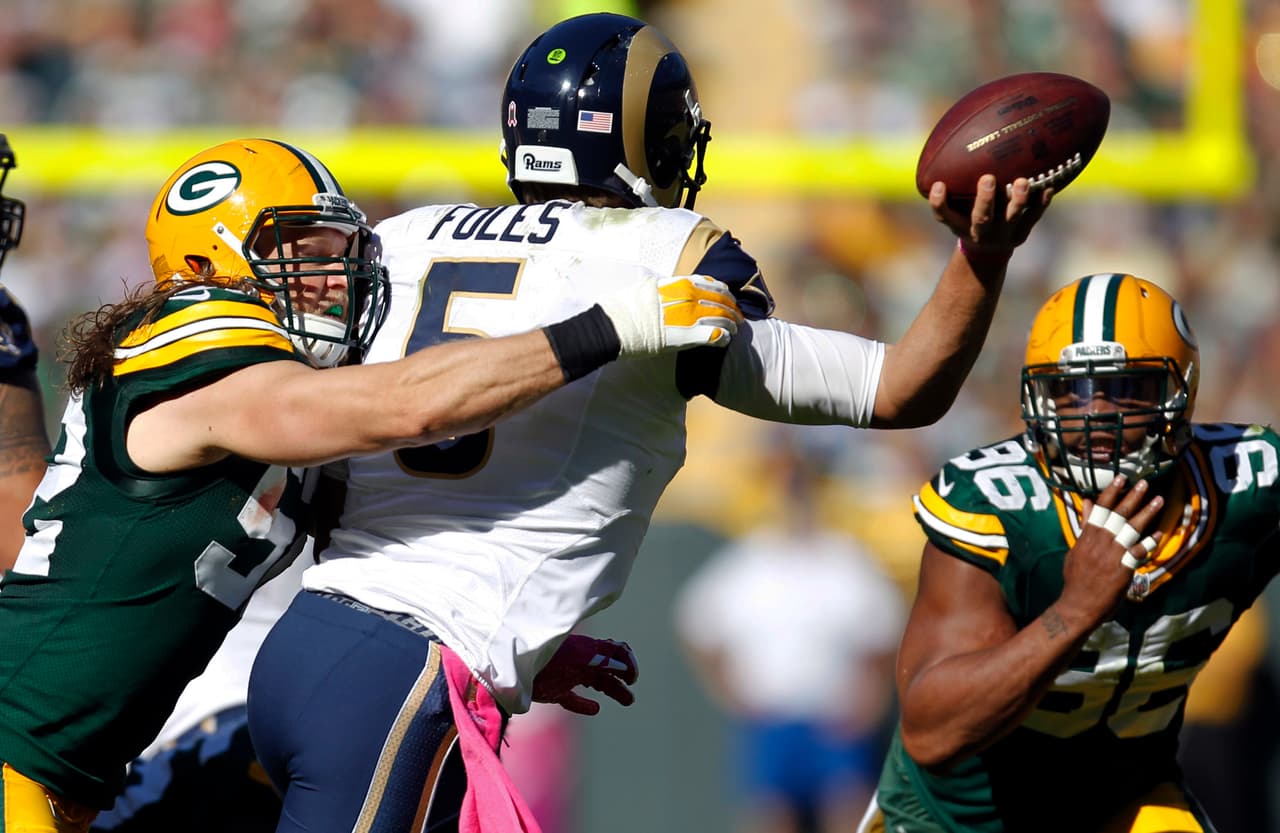 A pesar de dos rarísimas intercepciones en casa, Aaron Rodgers fue salvado por gran actuación de la defensiva para que los Packers vencieran 24-10 a los Rams, aquí las mejores imágenes (AP-NFL).