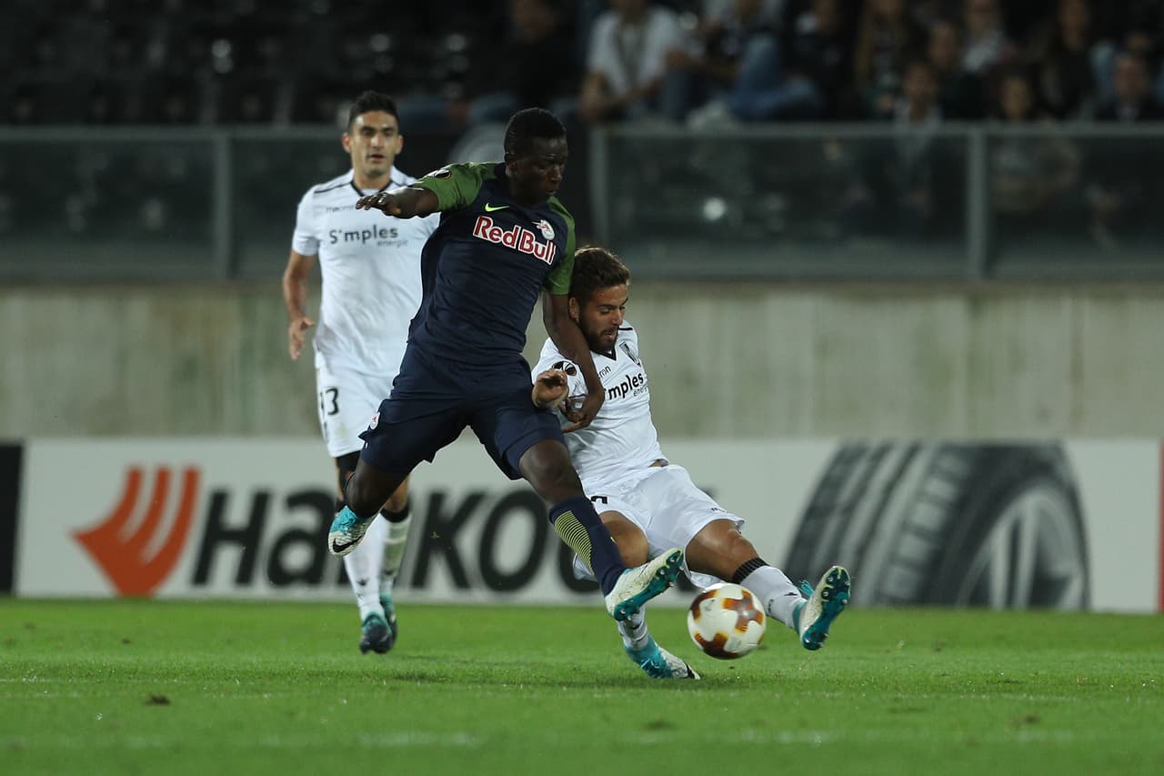 El portugués Kiko ingresó al minuto 57, acabando así con el 11 de no-europeos.