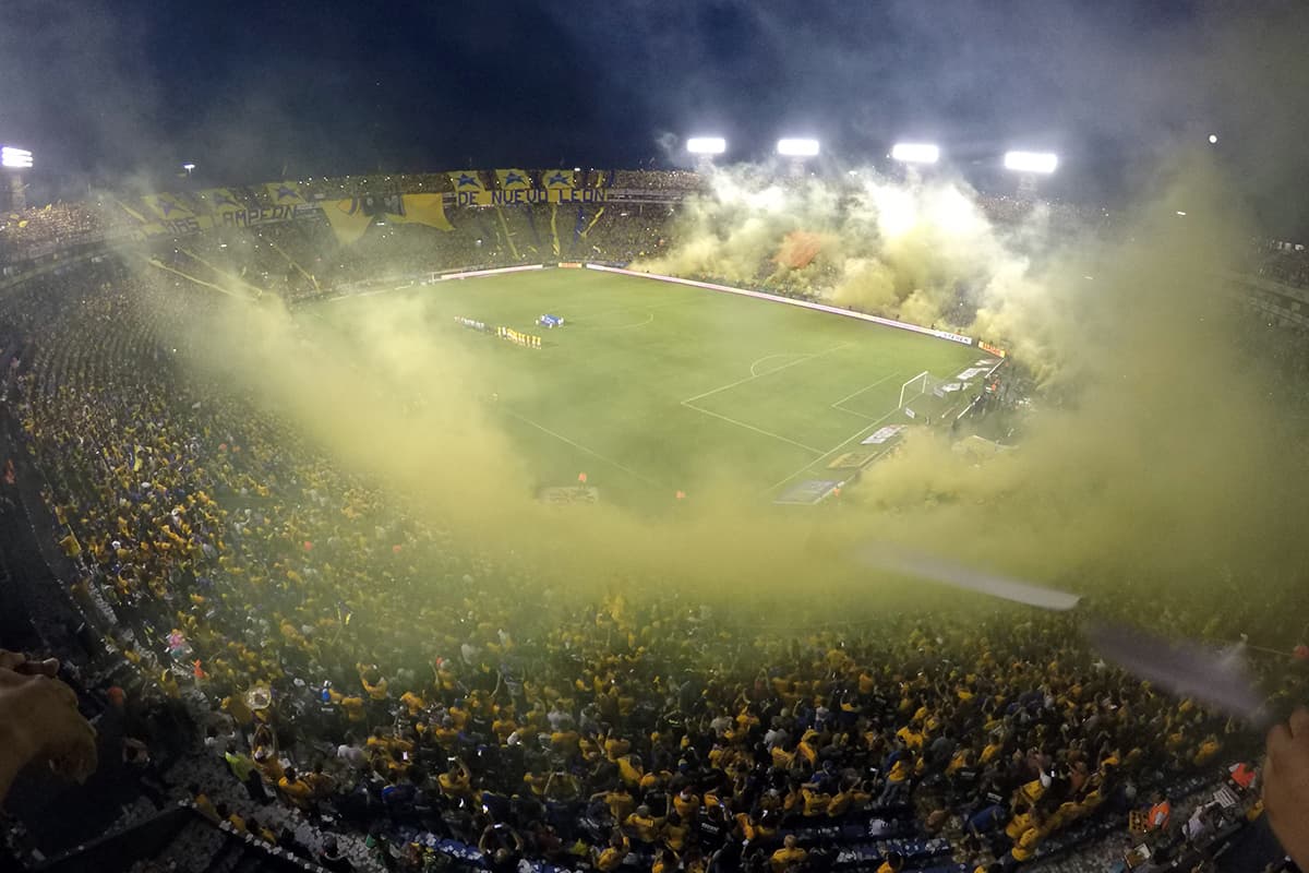 <a href="https://www.univision.com/deportes/futbol/liga-mx/el-verdadero-ambiente-del-clasico-regio-desde-una-peticion-de-matrimonio-hasta-la-fiesta-colorida-fotos" target="_blank">El color dentro del Estadio Universitario fue espectacular</a>, no así el fútbol desplegado por los protagonistas.