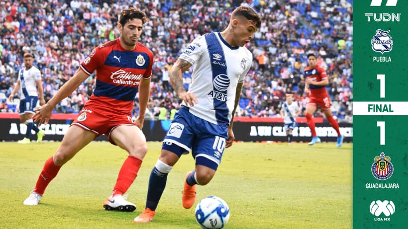 Con el arbitraje como protagonista, Chivas y Puebla empatan