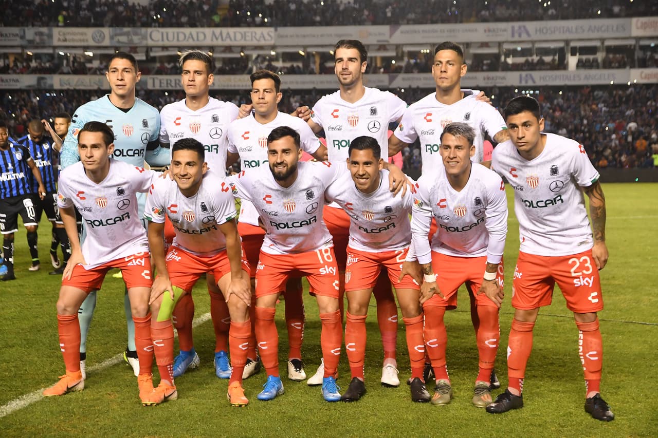Necaxa aprovechó la superioridad numérica y repitió dosis con triunfo 2-3 (2-6 global) ante Gallos Blancos.