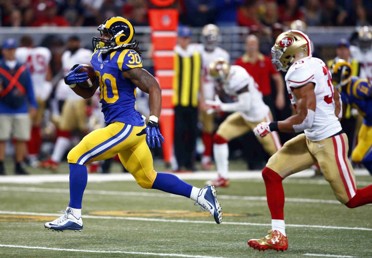 6. TODD GURLEY - Va para Novato del Año. Ligó su cuarto partido con por lo menos 125 yardas por tierra. A los Cardinals les corrió 146, a los Packers 159, a Cleveland 128 y a San Francisco 133. El primer novato en la historia que corre porlo menos 100 yardas en 4 partidos al hilo.