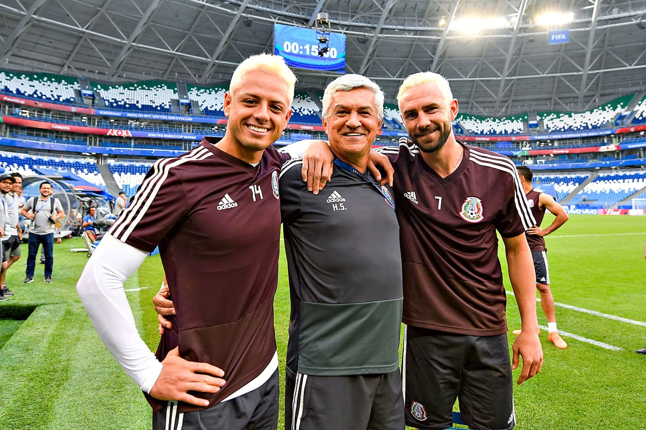 La nueva imagen de Javier 'Chicharito' Hernández y de Miguel Layún fue llamativa en el reconocimiento de cancha en el estadio Arena Samara, donde México enfrentará a Brasil en octavos de final.
