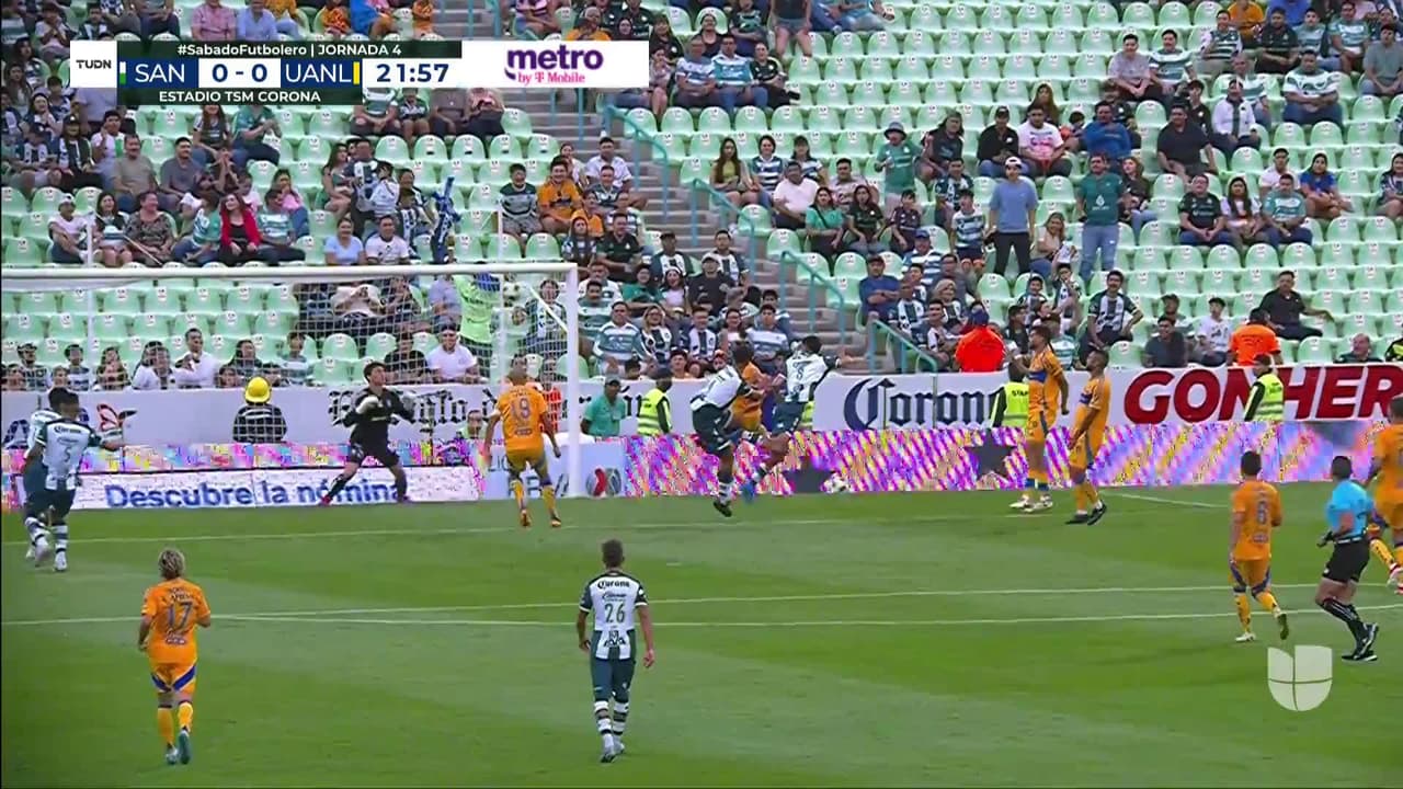 ¡TIRO ATAJADO! disparo por Santiago Núñez.