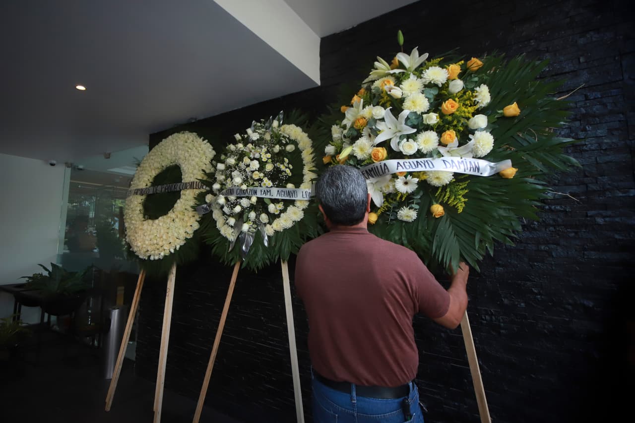 Los seres queridos del ex luchador Pedro "Perro" Aguayo, quien falleció a los 73 años de edad, estuvieron en el funeral de la leyenda de la lucha libre mexicana, celebrado en Gayosso.