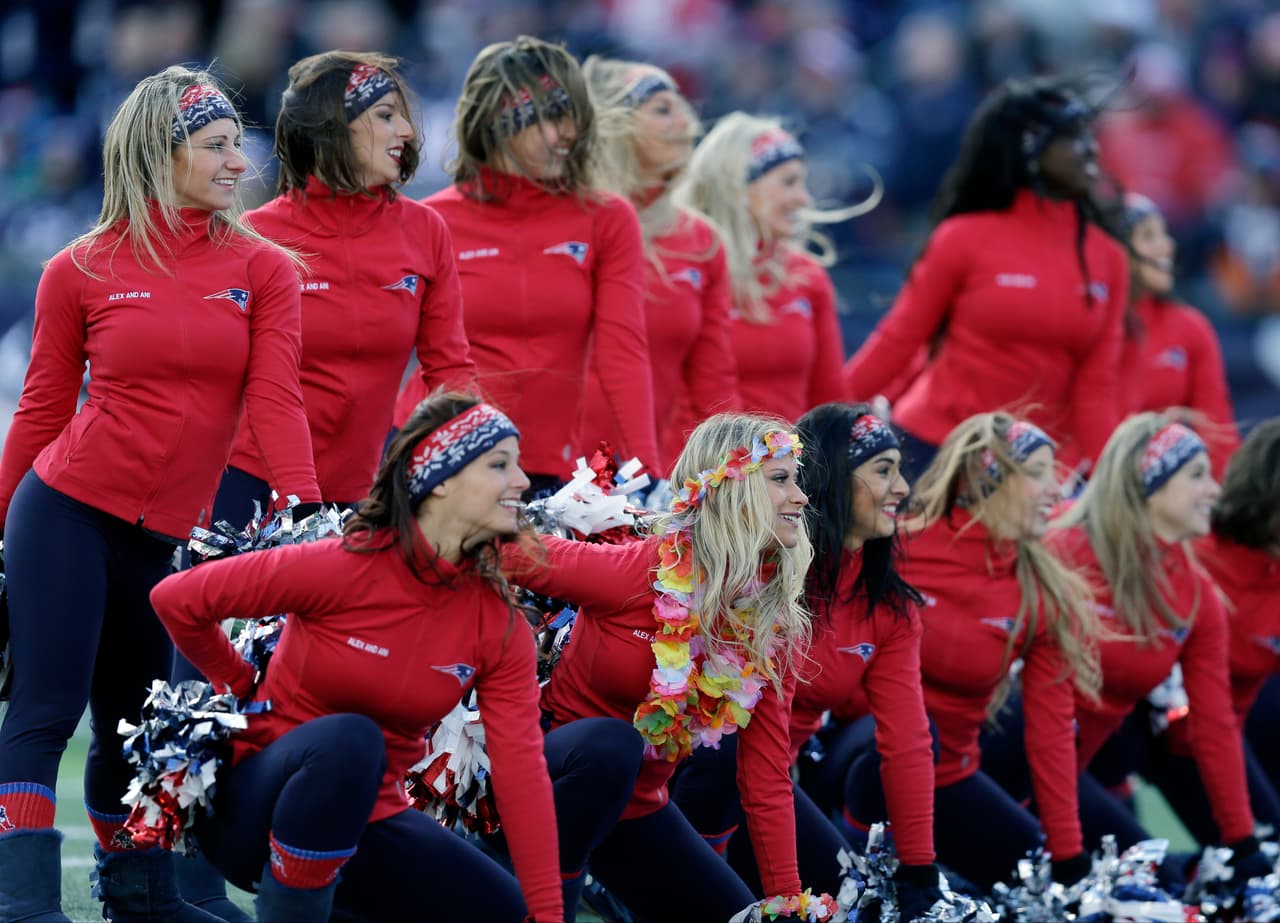 Capitana de las porristas de los New England Patriots, viajó a Hawaii para representar a su equipo en el Pro Bowl 2016. ¡Checa lo mejor de ella!