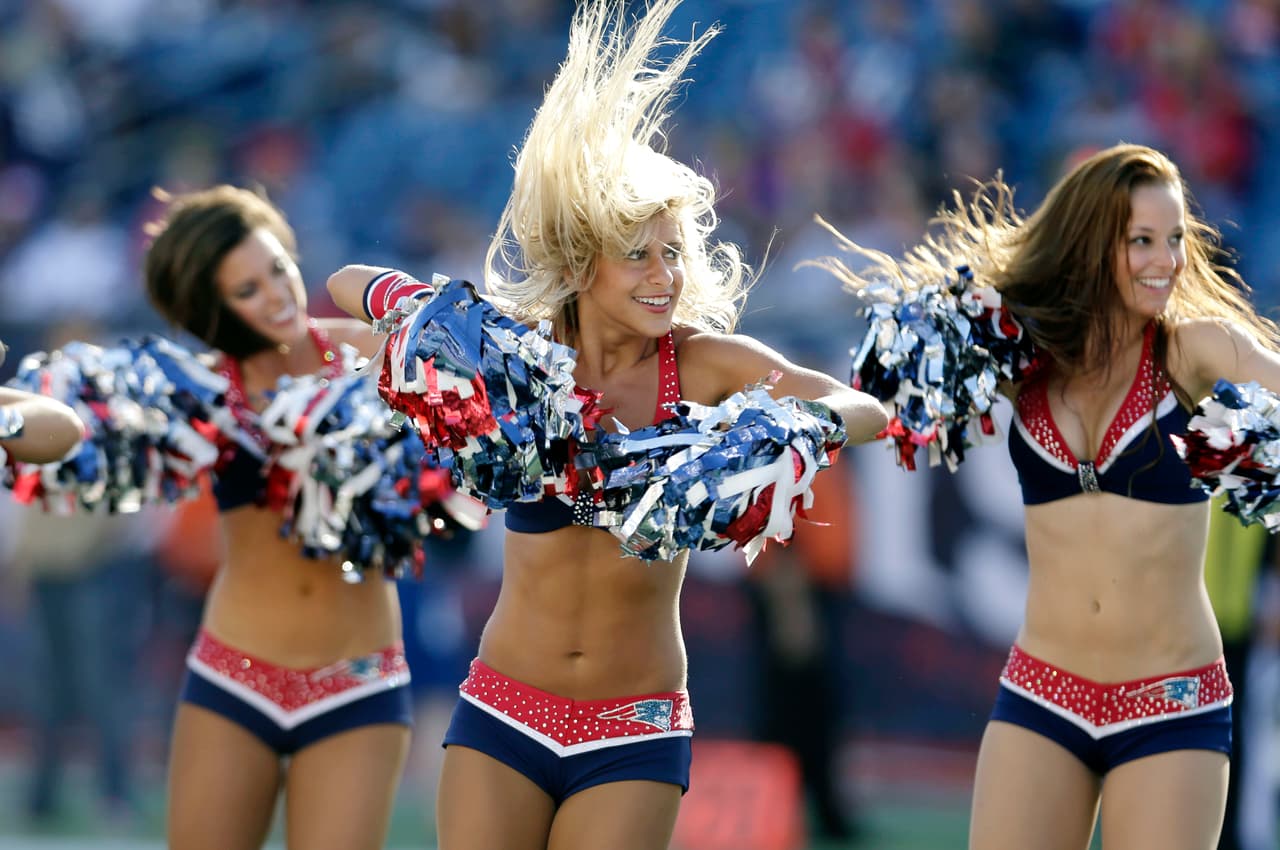 Capitana de las porristas de los New England Patriots, viajó a Hawaii para representar a su equipo en el Pro Bowl 2016. ¡Checa lo mejor de ella!