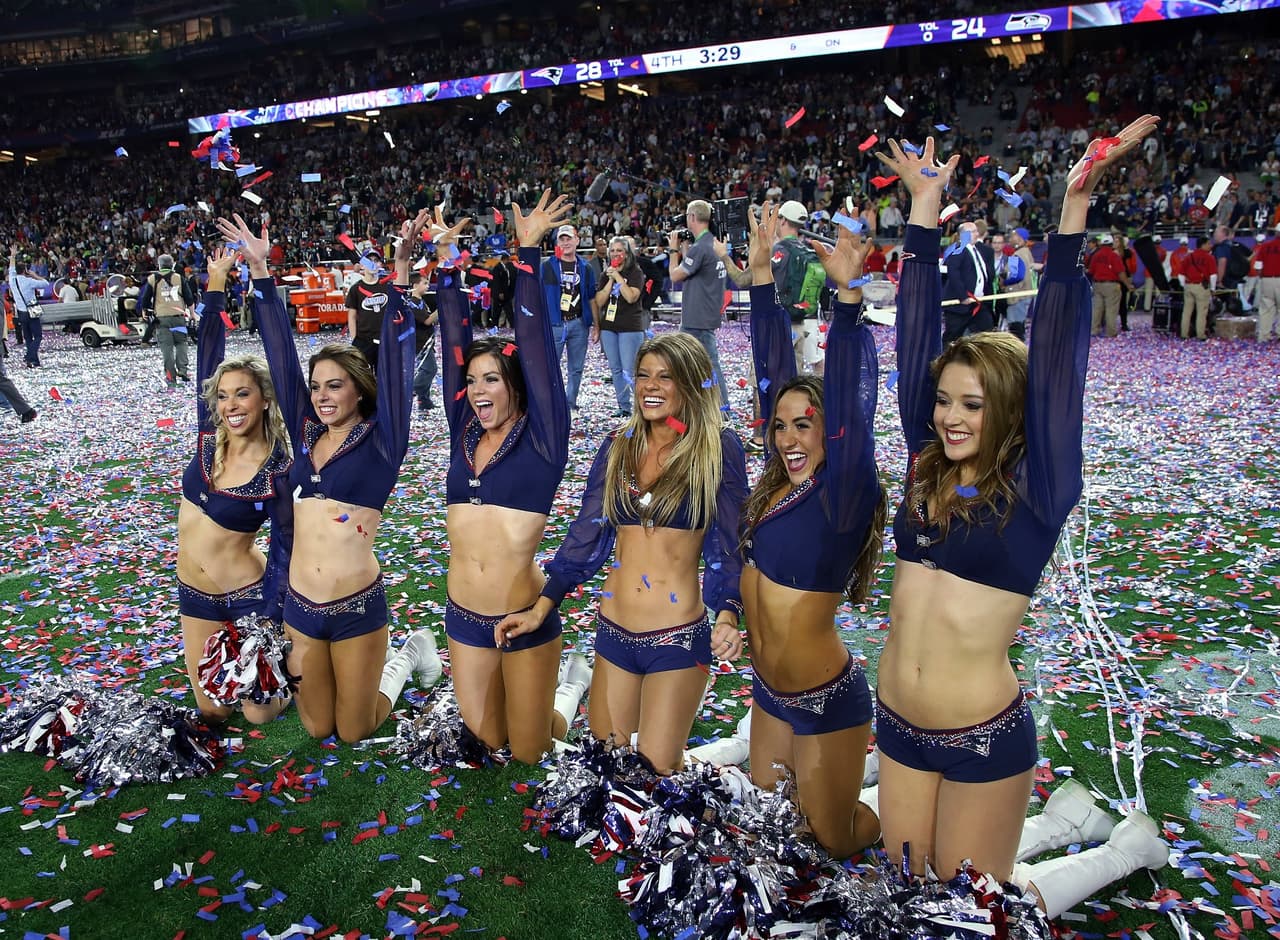 Capitana de las porristas de los New England Patriots, viajó a Hawaii para representar a su equipo en el Pro Bowl 2016. ¡Checa lo mejor de ella!