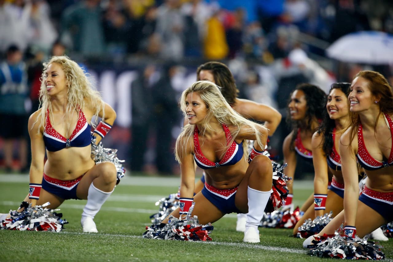 Capitana de las porristas de los New England Patriots, viajó a Hawaii para representar a su equipo en el Pro Bowl 2016. ¡Checa lo mejor de ella!