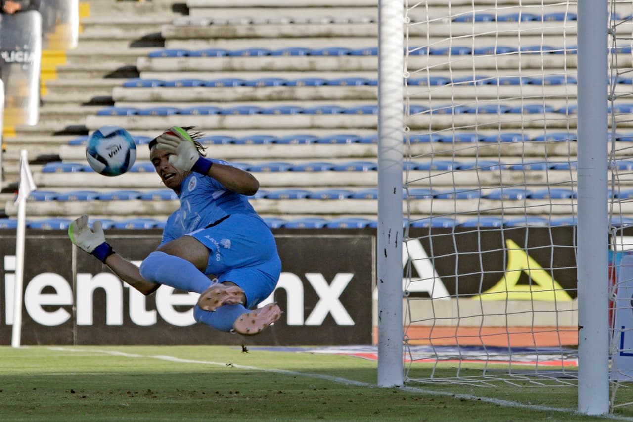 Al minuto 74 el arquero de Lobos Antonio Rodr´íguez detuvo el cobro de penal realizado por el colombiano Ayron del Valle.