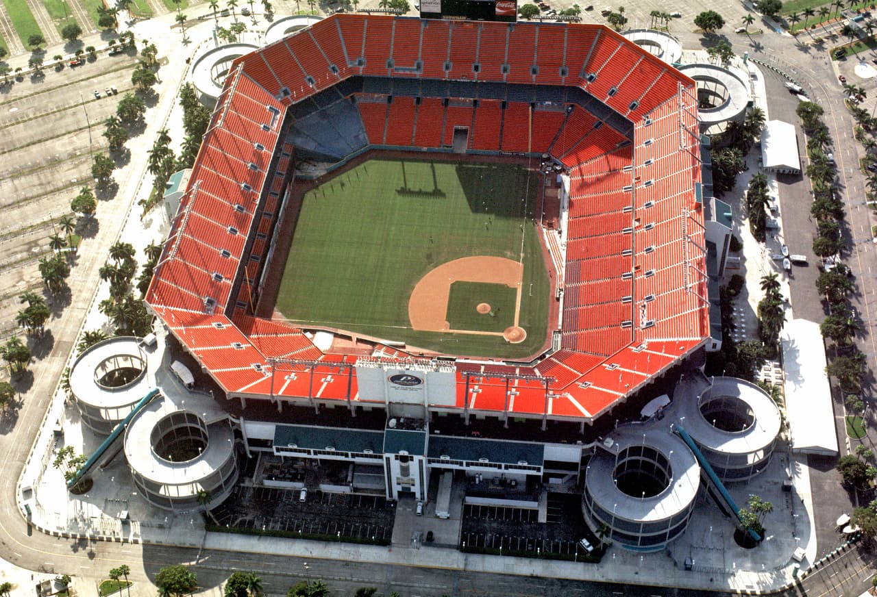 En su historial cuentan con 2 Series Mundiales, ambas ganadas por el equipo local, los entonces Florida Marlins.