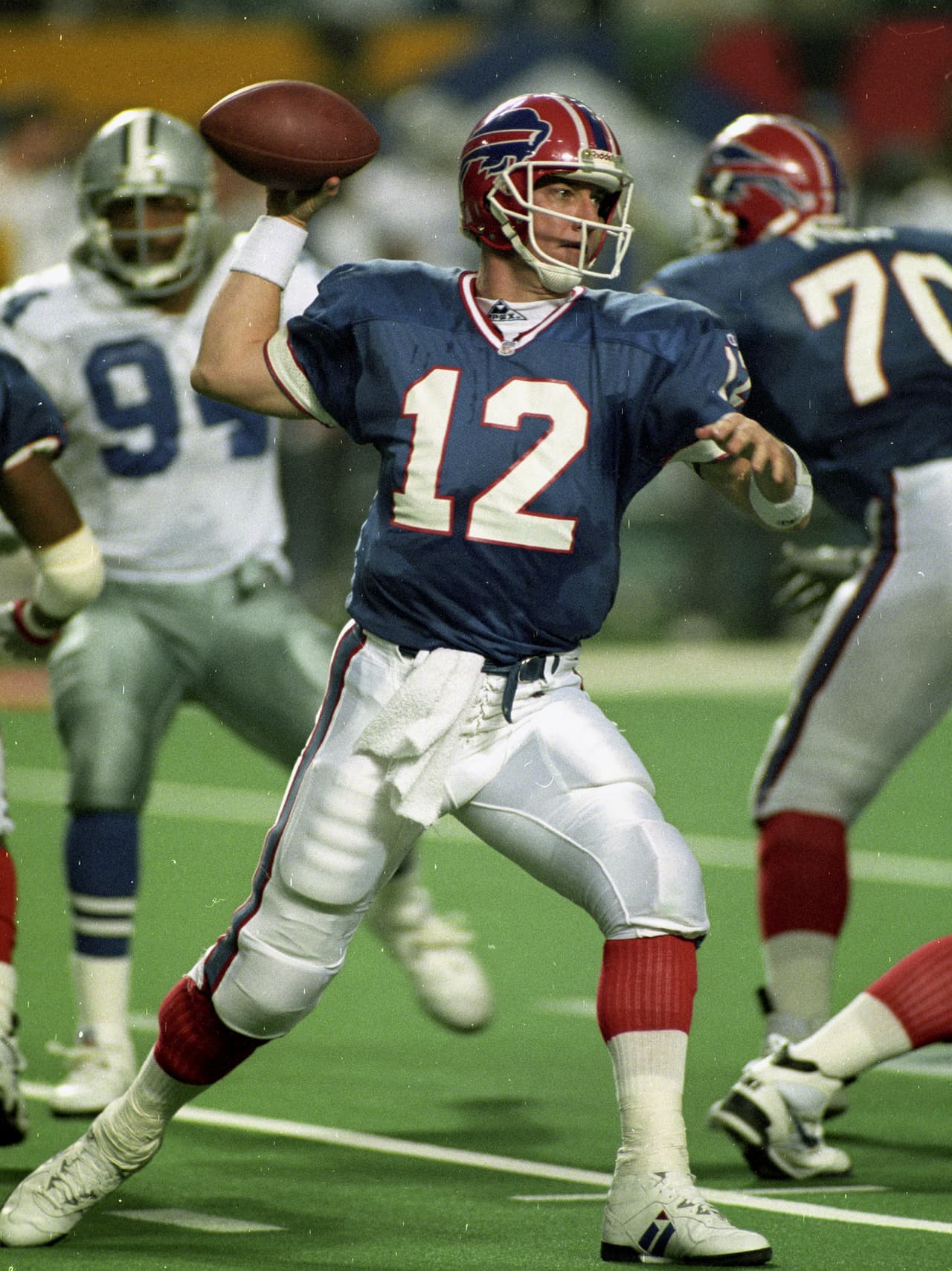 JimKelly y los Buffalo Bills estaban por cuarta vez consecuitva en el Super Bowl. Dominio pleno en la Conferencia Americana. Pero la derrota 30 - 13 ante los Cowboys, fue la cuarta al hilo, ningún otro equipo ha pasado por ese trago tan amargo.