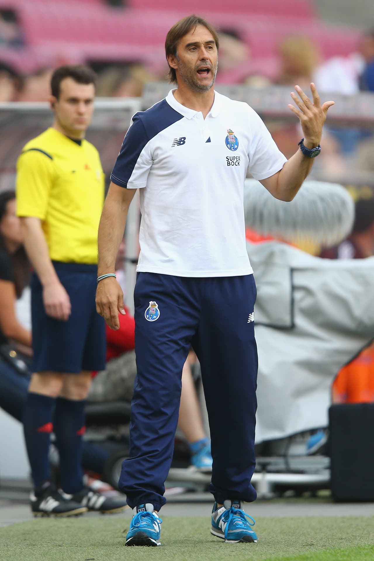 A pesar de ello, de acabar sin ningún trofeo, su rendimiento dejó 68 victorias, 19 derrotes y 17 empates.