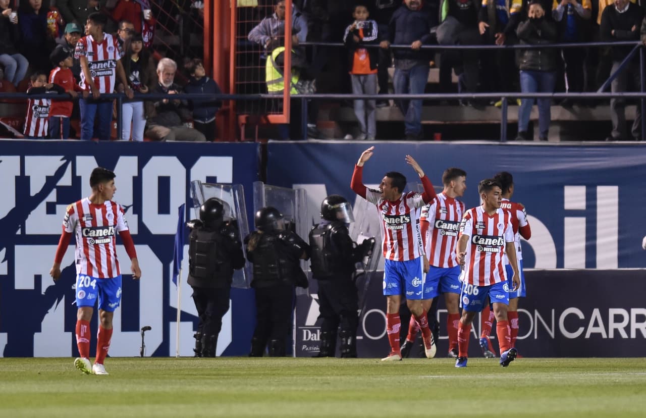 Tras un error infantil de Víctor Aguilera, San Luis marcó el 2-0 a los 51 minutos nada más. Diego Pineda, de forma accidentada, remata a quemarropa tras asistencia de Leandro Torres, autor del robo.