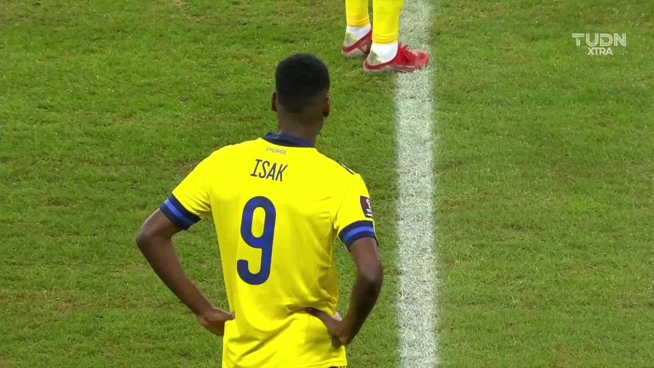 Arranca el partido y la pelota está en juego.
