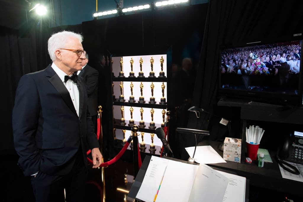 Aunque no tuvo tanto éxito cuando lo hizo en duo, Martin fue un éxito absoluto cuando era anfitrión solo, pues su humor era cálido, incluso cuando se burlaba de los demás, y parecía agradar tanto a la audiencia en persona como en casa.