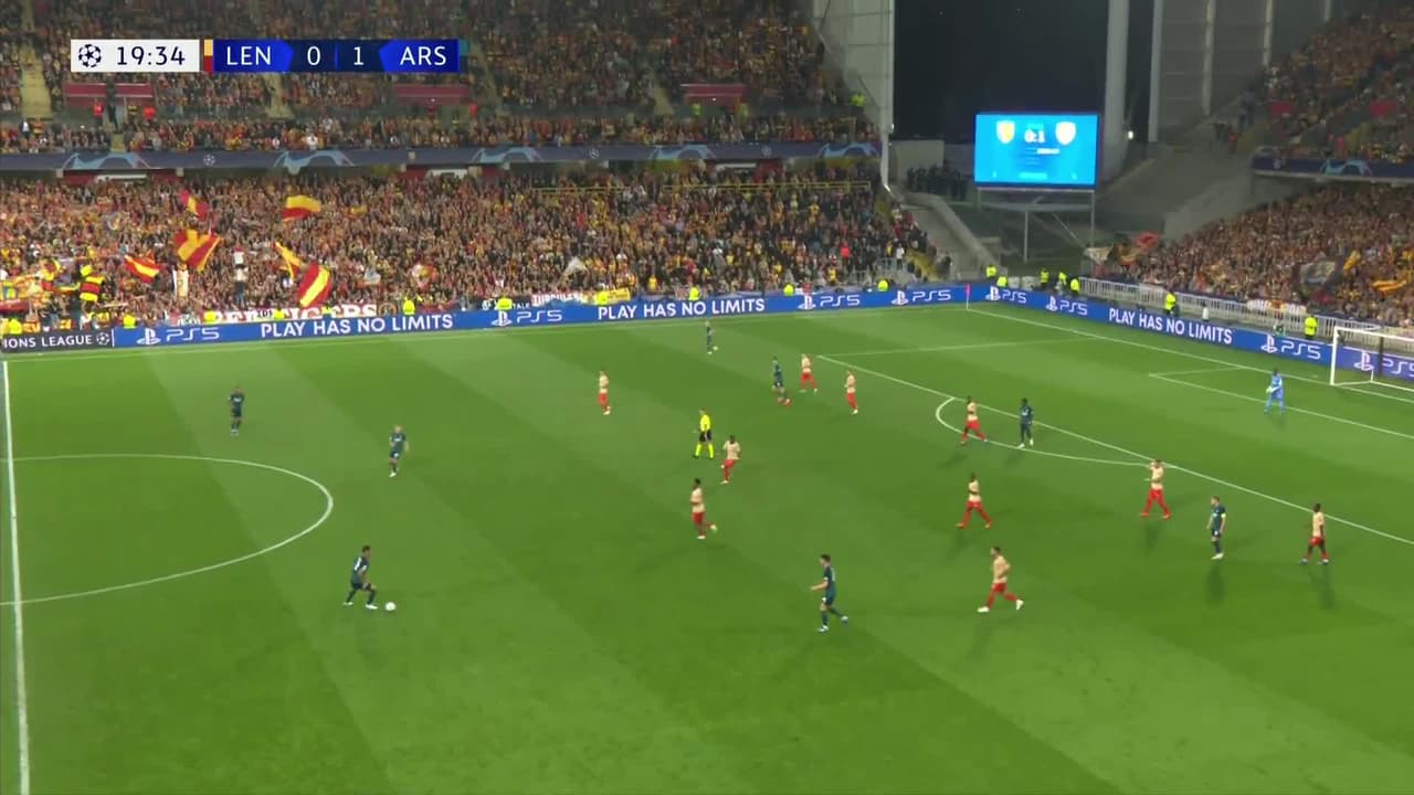 ¡TIRO ATAJADO! disparo por Kai Havertz.