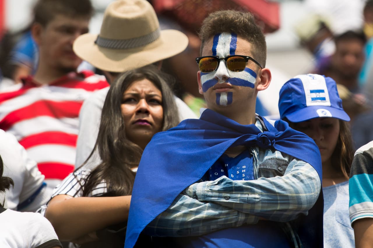 Los fanáticos hondureños no están conformes con los resultados obtenidos hasta el momento por la 'H' y ello le genera el reto a la selección en este torneo.