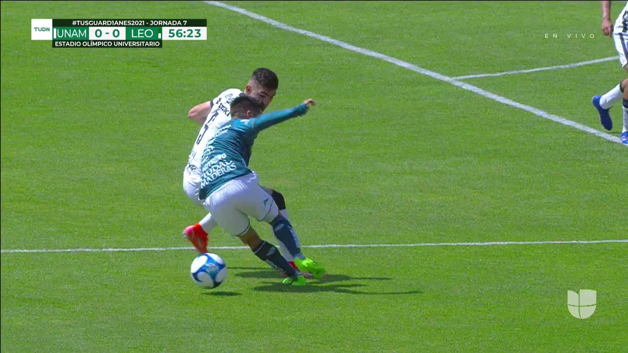 ¡TIRO ATAJADO! disparo por Luis Montes.