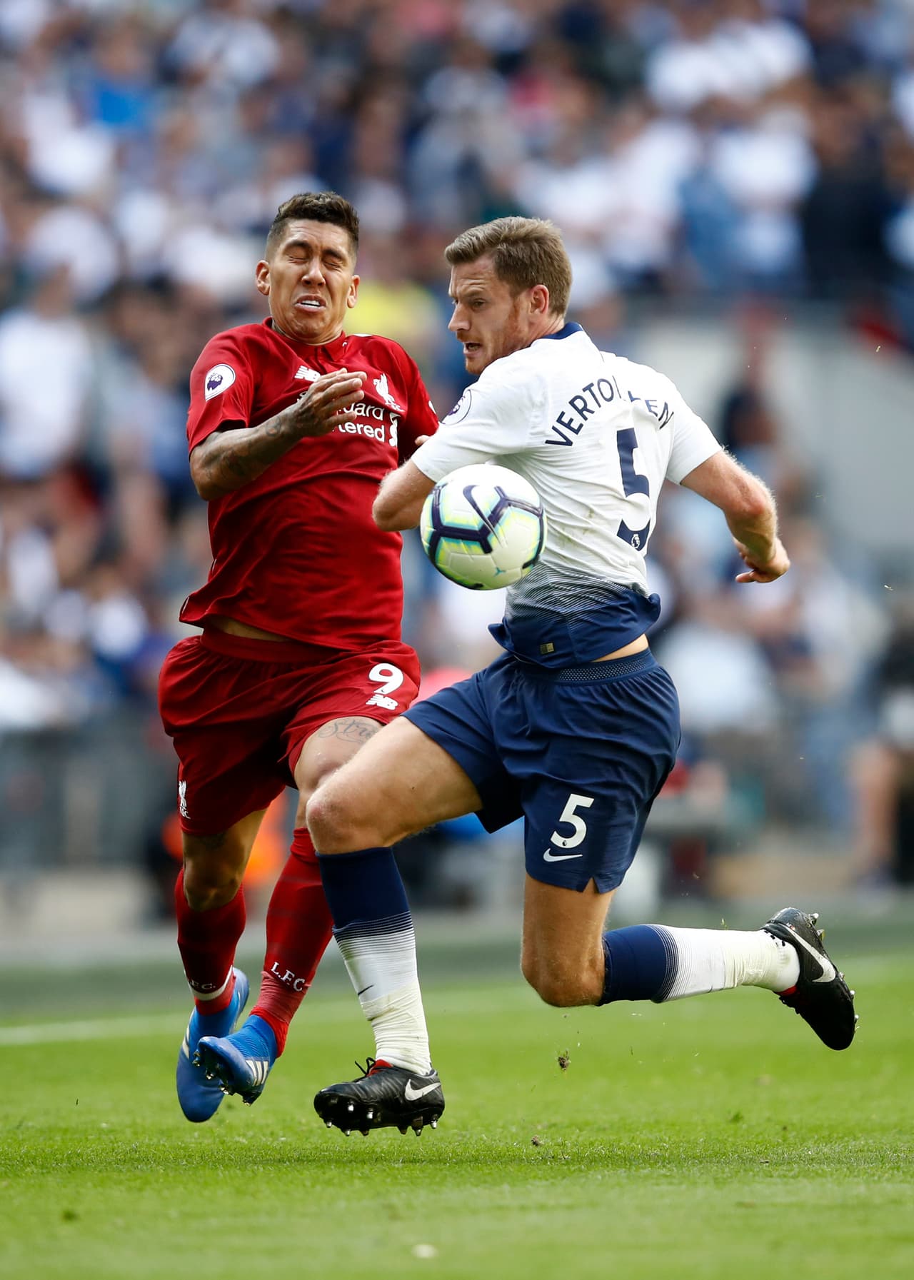 A los 73 minutos se da esta desafortunada acción en la que el jugador brasileño se lleva ese piquete de ojo, algo que pudiera ser más ordinario en la lucha libre.
