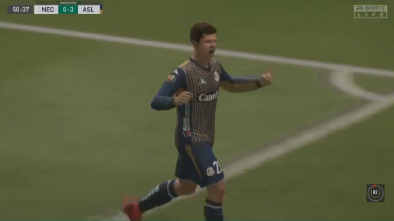 En el futbol virtual, Carlos Gutiérrez destrozó a Daniel Álvarez que terminó jugando con diez hombres.