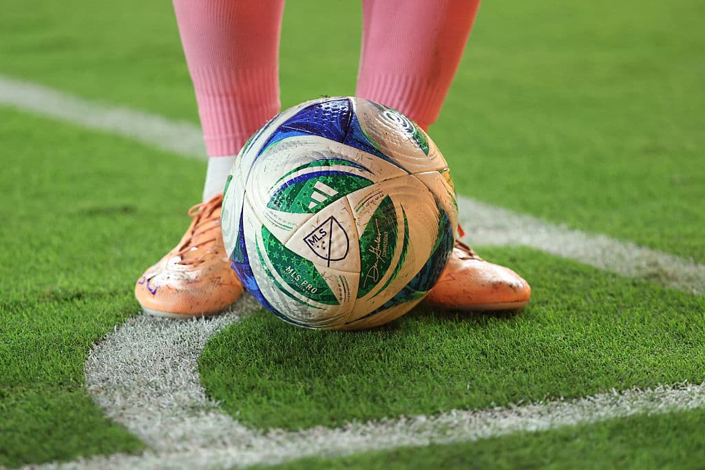 El VAR podría revisar segundas amarillas y tiros de esquina en Mundial 2026