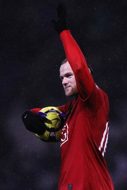 El Manchester ganó 4-1 y Rooney se llevó el balón a casa.
