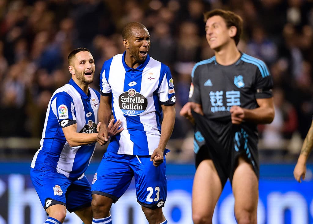 Ryan Babel celebracon Florin Andone, uno de los goles de La Coruña ante la Real Sociedad.