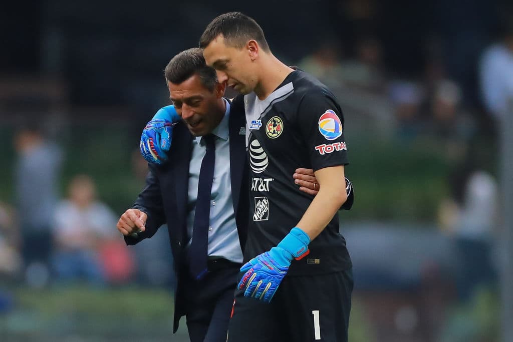 Pedro Caixinha pasa información de Marchesín al Porto