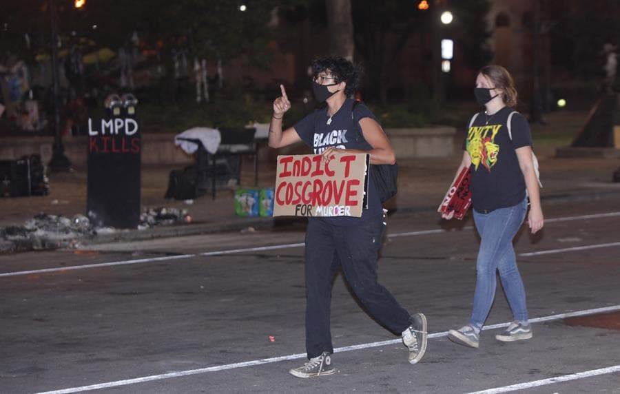 Junto con la muerte de George Floyd en Minnesota, el caso de Taylor se ha convertido en uno de los principales referentes en las protestas que se han desatado en todo el país desde mayo para llamar la atención hacia la injusticia racial y exigir reformas policiales.