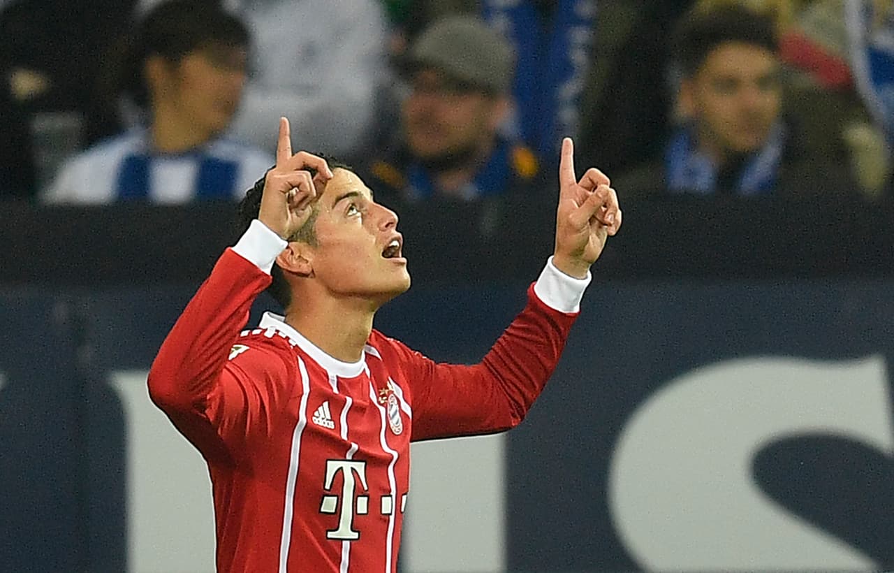 El volante colombiano James Rodríguez tras marcar un gol para Bayern Munich ante Schalke en la Bundesliga, el martes 19 de septiembre de 2017. (AP Foto/Martin Meissner)