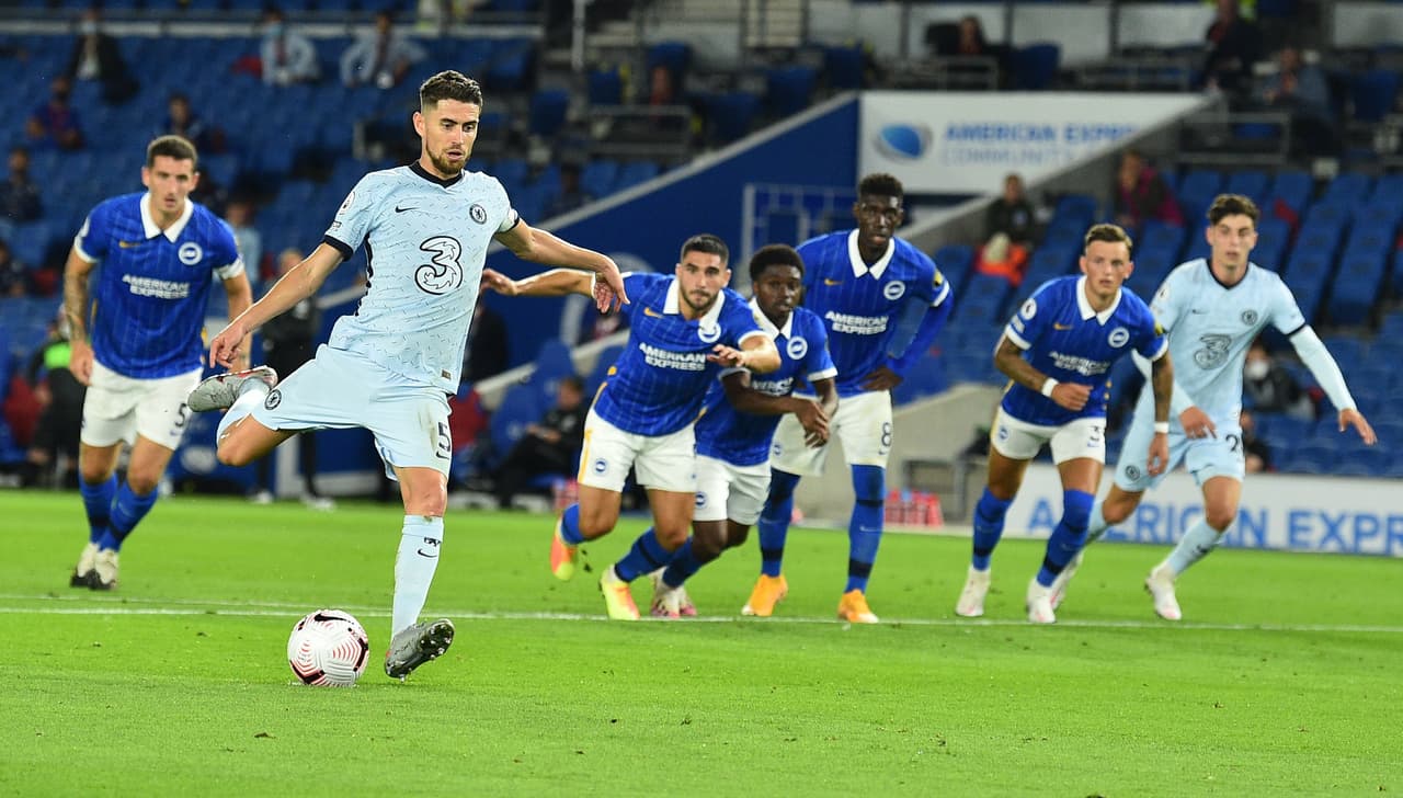 El equipo local no ataca tanto y el juego no muestra tanto movimiento.