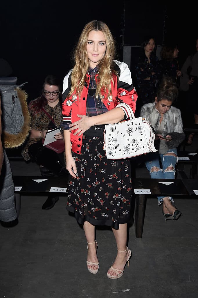 Y que esa fue la razón por la que su madre decidió internar a su hija en un hospital psiquiátrico.
<br>