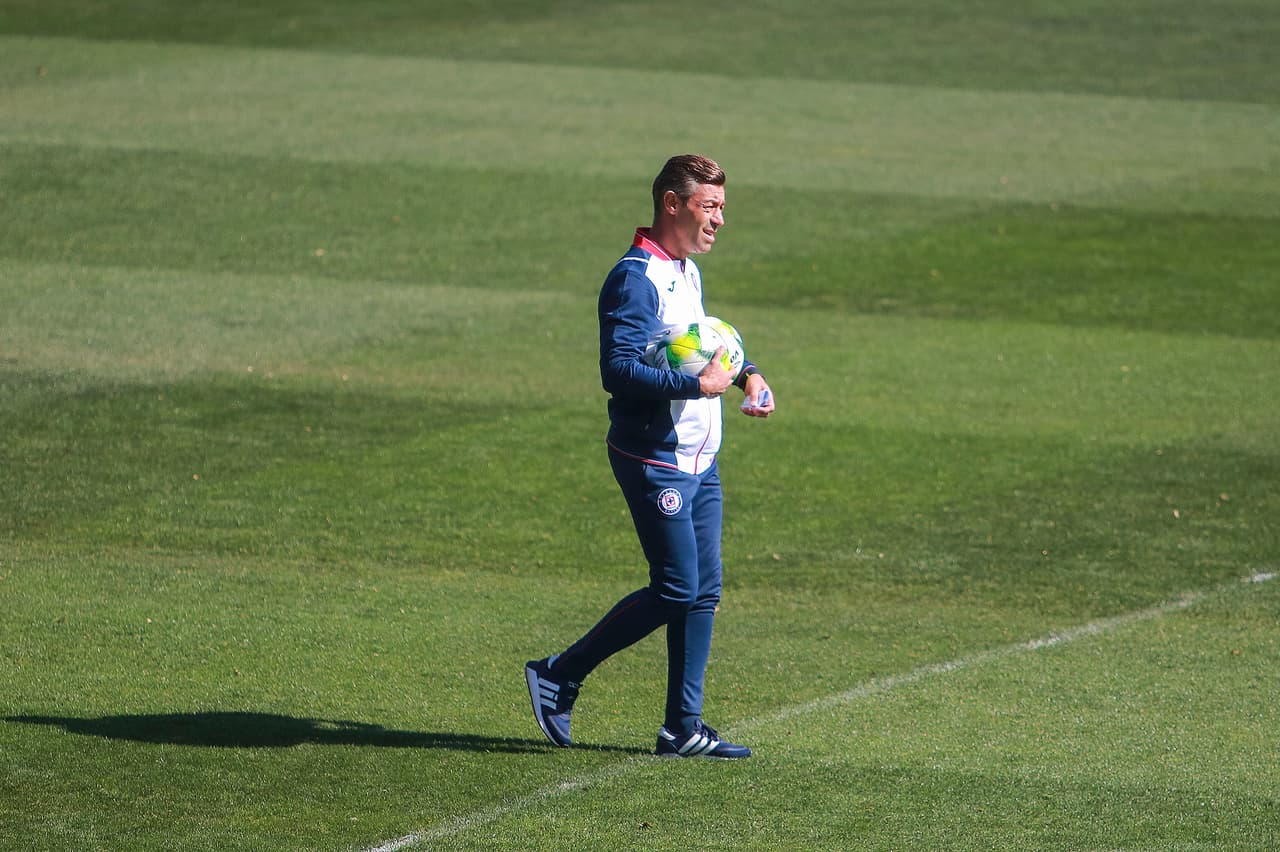 El técnico Pedro Caixinha es el primer responsable de llevar de nuevo a Cruz Azul a cumplir un torneo sobresaliente como en el Apertura 2019.