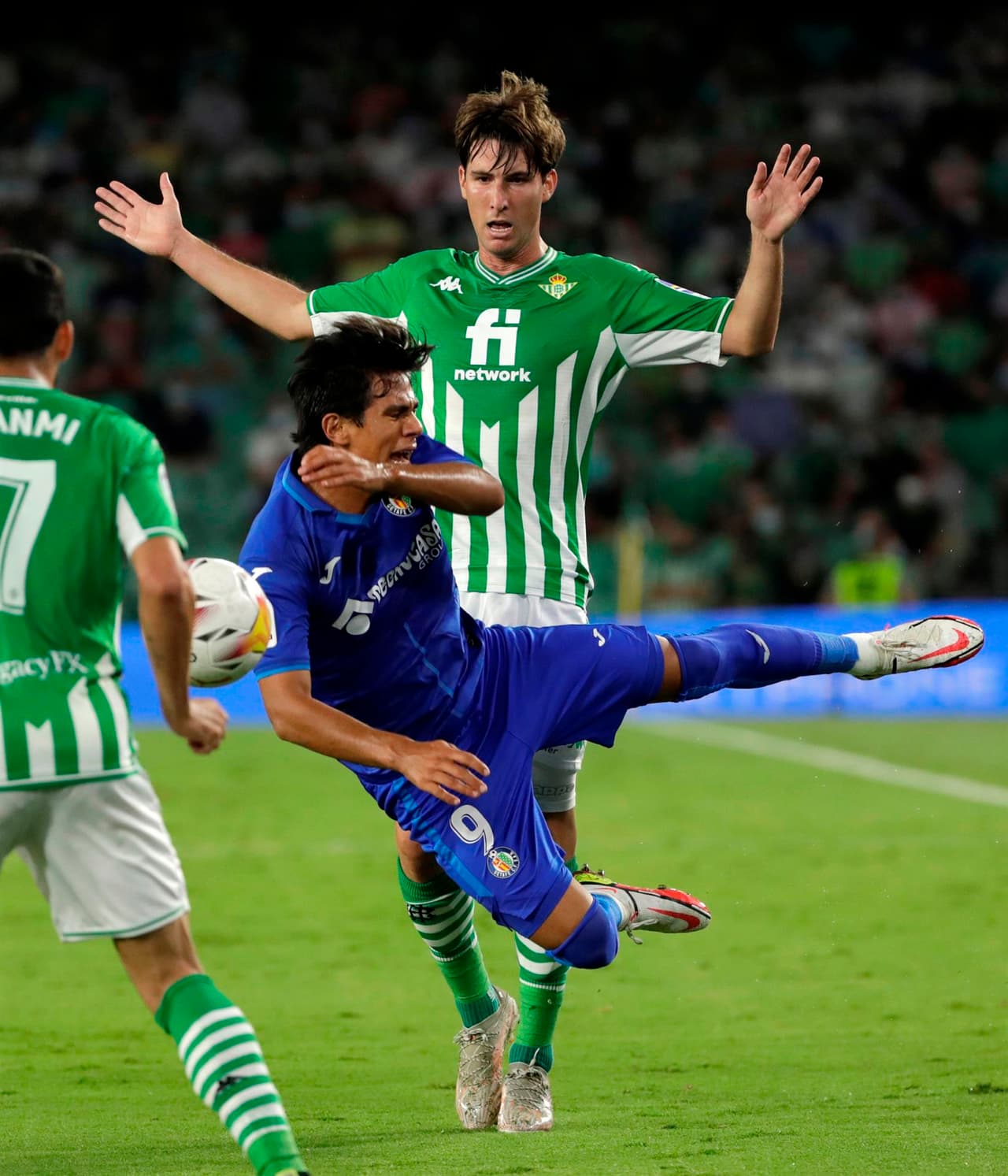 Real Betis, con doblete de Willian José (14', 55'), seimpone ante el Getafe 2-0 durante la Jornada 7 en La Liga. José Juan Macías fue titular y jugó 45 minutos, mientras que Andrés Guardado ingresó como cambio; los béticos pelean por puestos europeos.