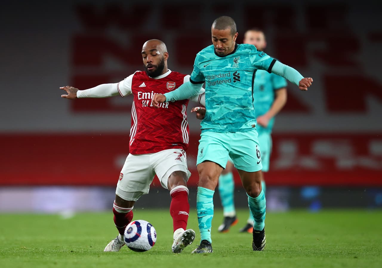 El partido se jugó con pulcritud y solamente dos futbolistas resultaron con cartulina preventiva.
<br>