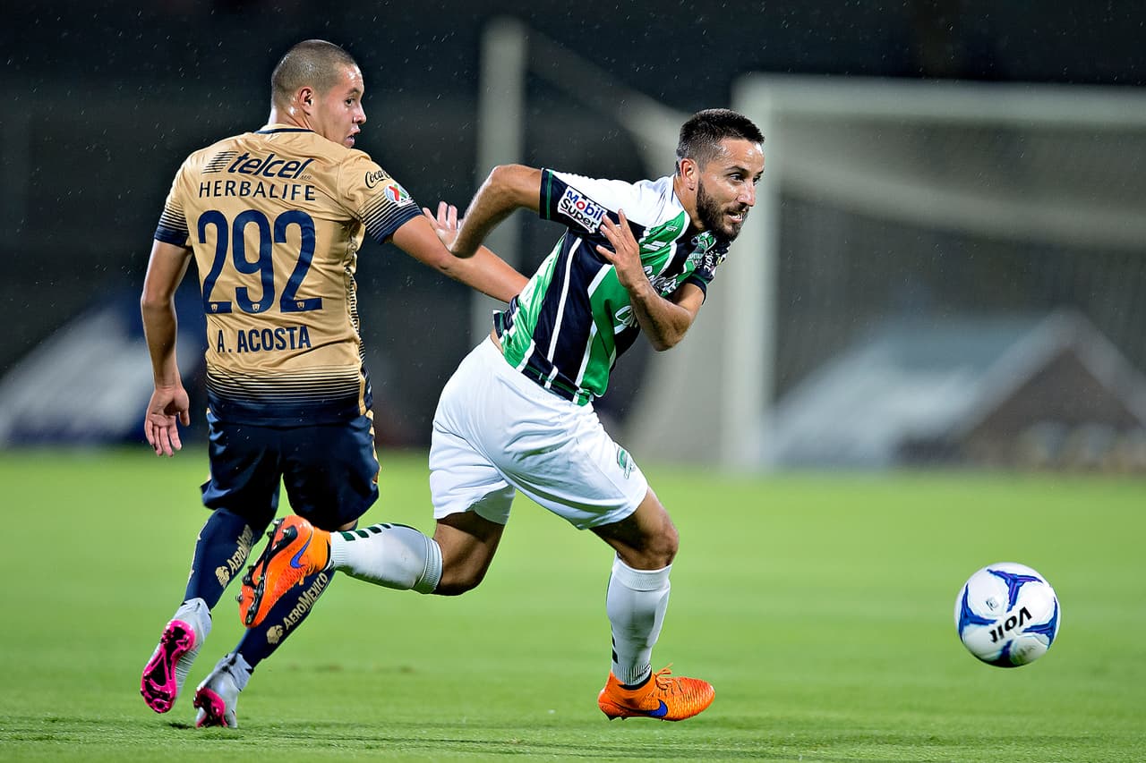 Acosta debutó con Pumas en el Apertura '15, en la goleada 5-0 al Atlas.