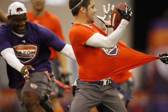 La Conferencia Nacional se impuso a la Conferencia Americana en el Tazón Latino IX y Hristo Stoichkov, para sorpresa de todos, fue reconocido como el MVP del juego, disfruta aquí de las mejores imágenes (Foto: Mario Castillo).