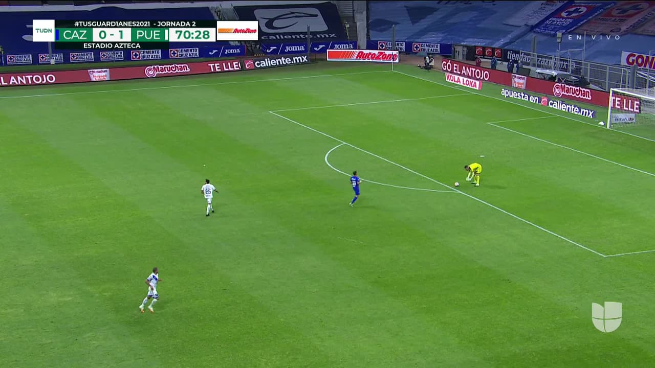 ¡TIRO ATAJADO! disparo por Daniel Aguilar.