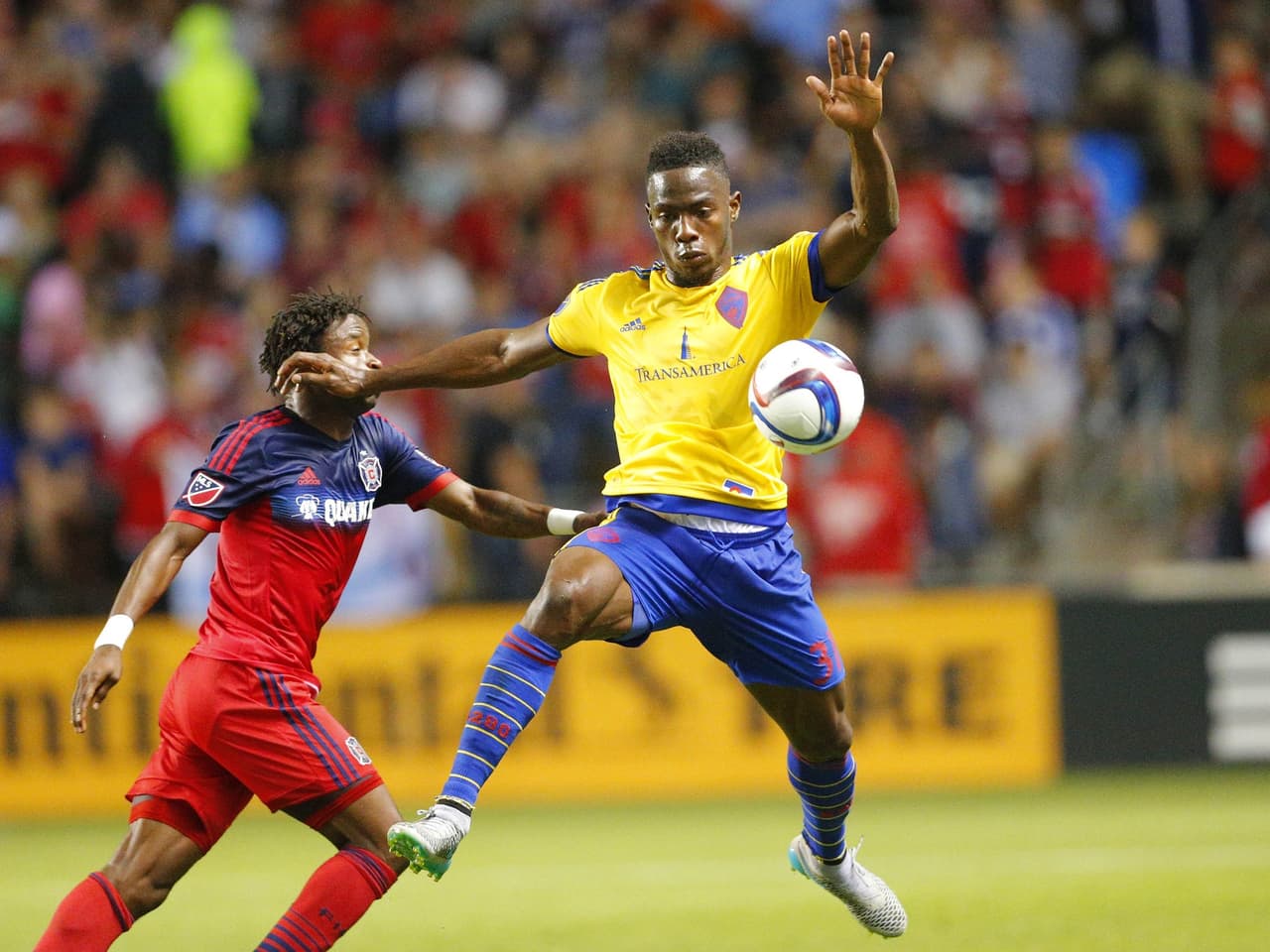 Maynor Figueroa fue otro de los puntos altos de los Rapids en el triunfo sobre Chicago Fire. El defensor se acomoda rápidamente al ritmo de la MLS.