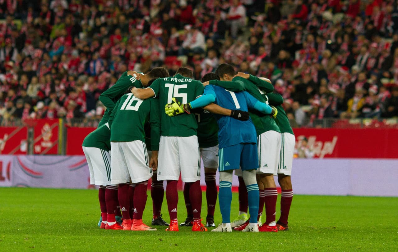 La reunión previa al inicio del partido del equipo mexicano. El triunfo era el objetivo.