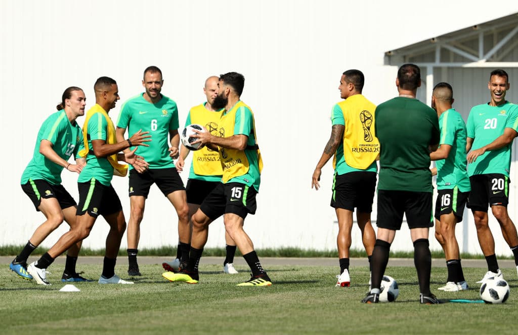 Sin embargo, las probabilidades para los 'Socceroos' son limitadas, pues además de que necesitan superar a Perú, también les importa el resultado del juego entre Francia y Dinamarca.