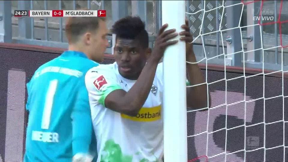 Tiro desviado de Breel Embolo