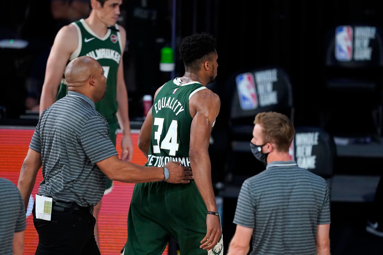 La NBA suspende a Giannis por su cabezazo a Mo Wagner