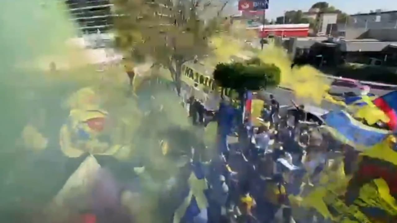 Aficionados se reúnen en Coapa para festejar los 105 años del América