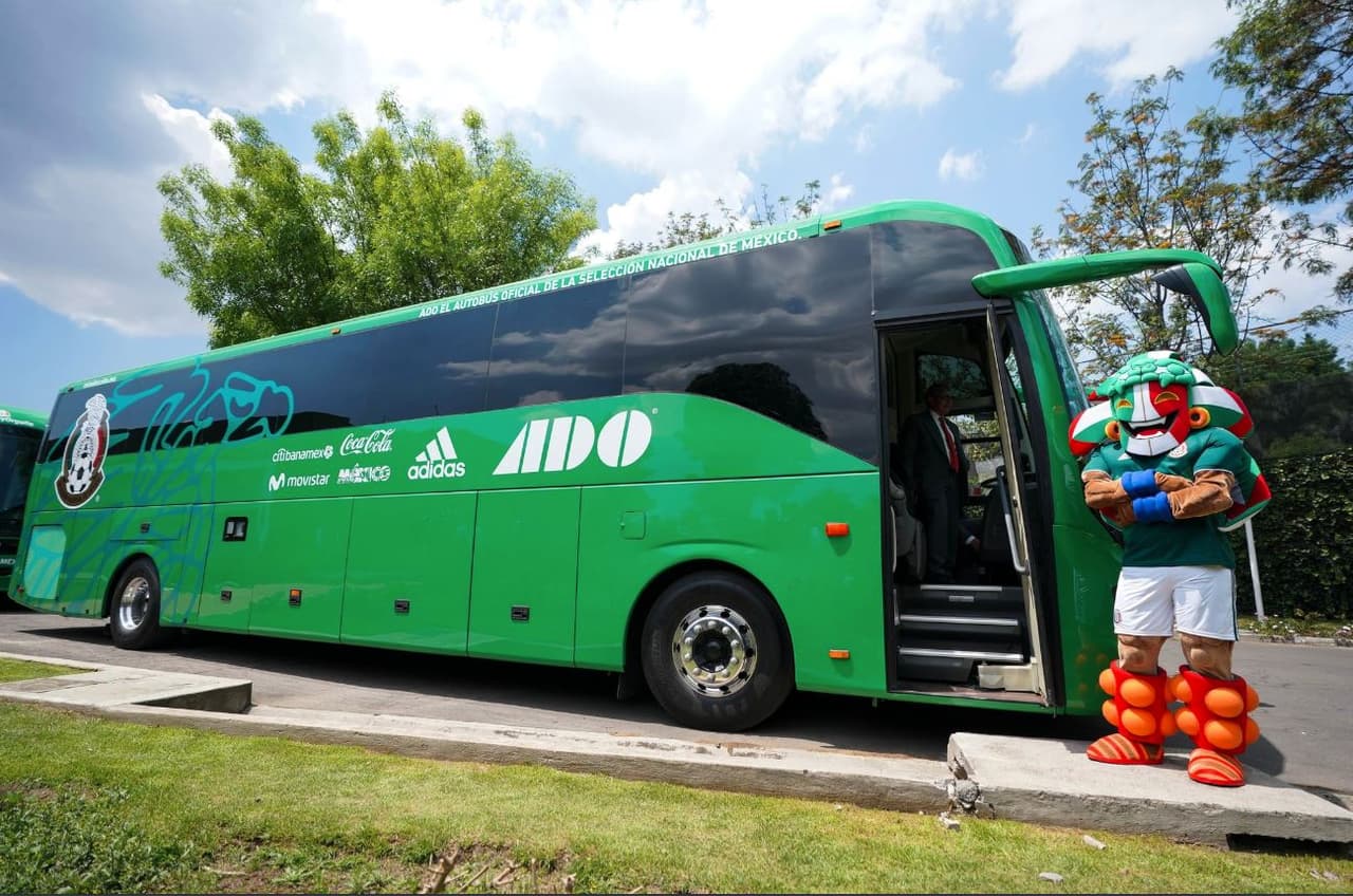 El transporte oficial tiene un significado especial para cada selección de fútbol. En el caso del equipo de México, siempre se ha buscado que el autobús sea moderno, cómodo y tecnológico.