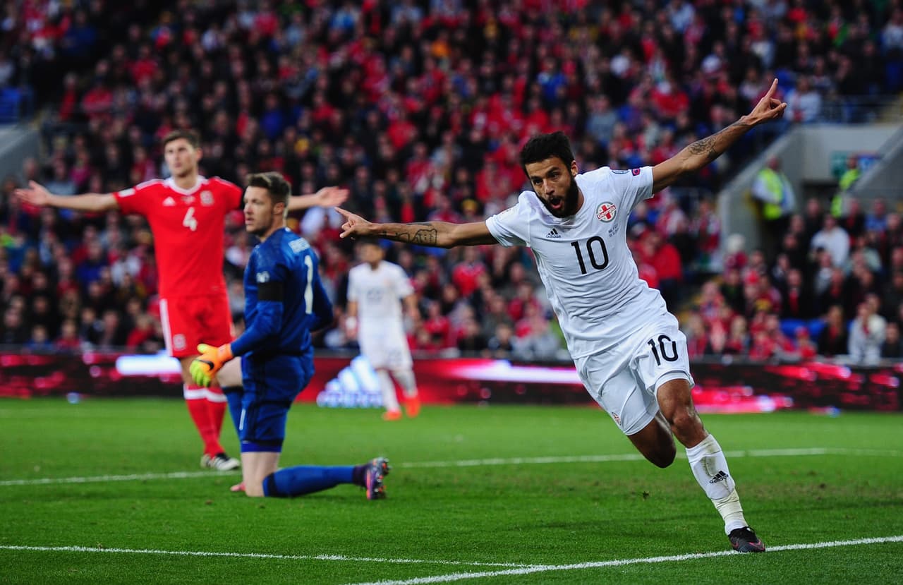 Georgia le sacó un empate de visitante a Gales, que en la última fecha recibirá a Irlanda en la definición por un cupo en el grupo D, donde Serbia está casi definido como primer clasificado.