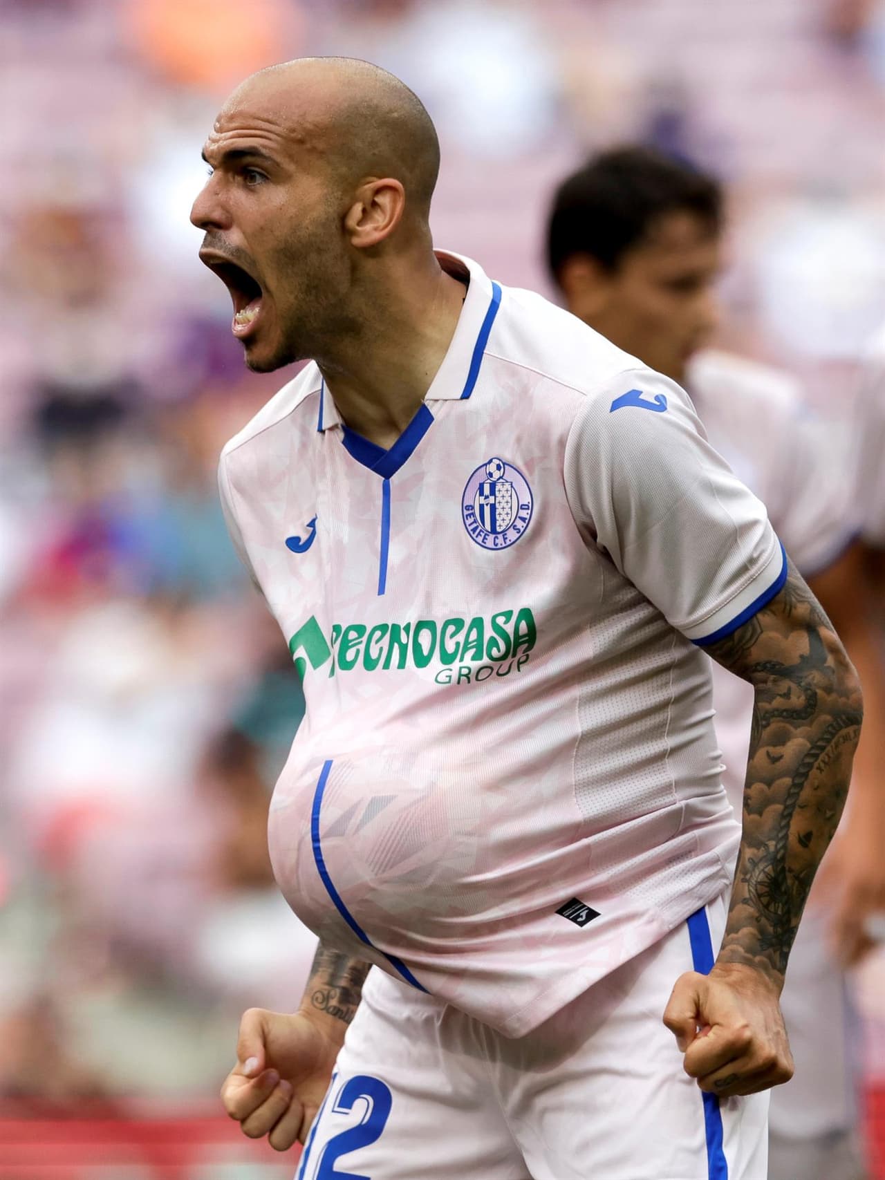 Barcelona consigue llevarse la victoria ante el Getafe 2-1, durante la tercera Jornada en La Liga. Sergi Roberto abrió el marcador muy temprano (2') a favor de los 'blaugrana', pero al minuto 18' Sandro Ramírez ya igualaba el marcado. Fue hasta el minuto 30' donde Memphis Depay ya ponía al Barca arriba y le daba la victoria.