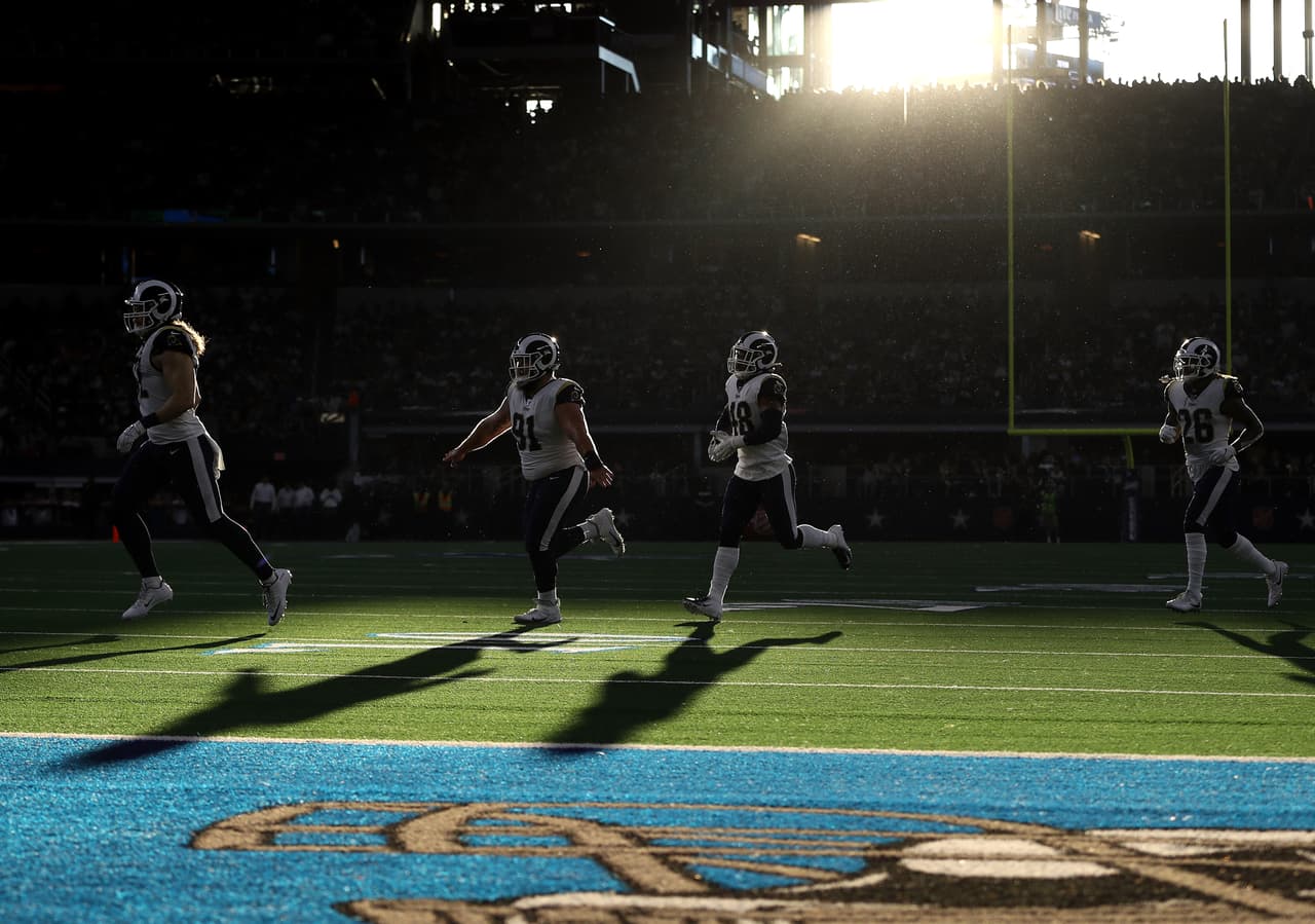 Dak Prescott lanza dos touchdowns y Elliott consigue dos más por tierra en el triunfo de los Dallas Cowboys.